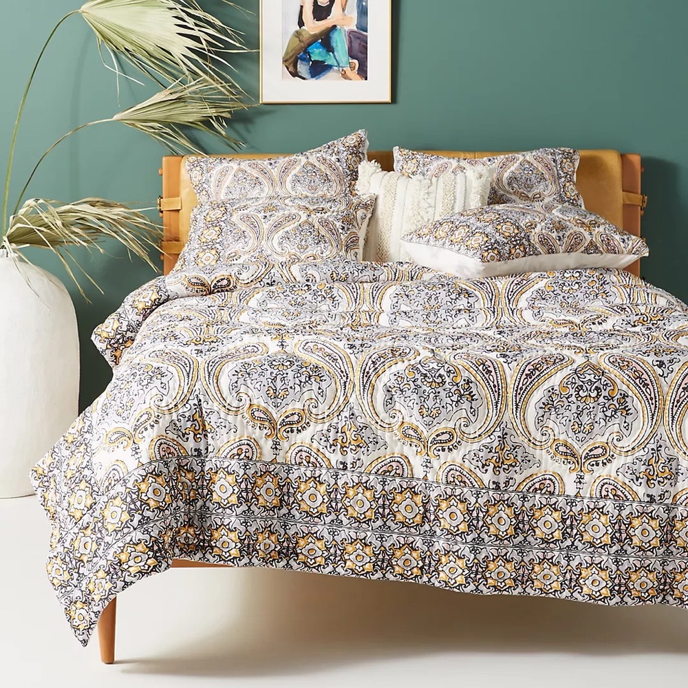 Anthropologie Queen Size Helena Quilt & Euro Shams * Artisan Quilt Collection